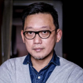 粉嫩白丝jk被啪国产在线